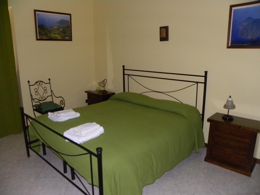 Case Vacanze Albamarina Lipari  Room photo
